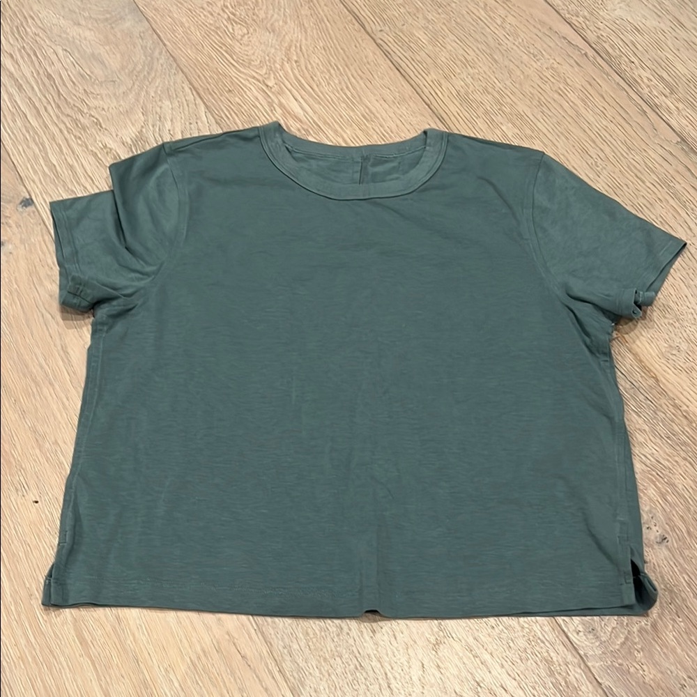 Lululemon Athletica Green Short Sleeve Tee
